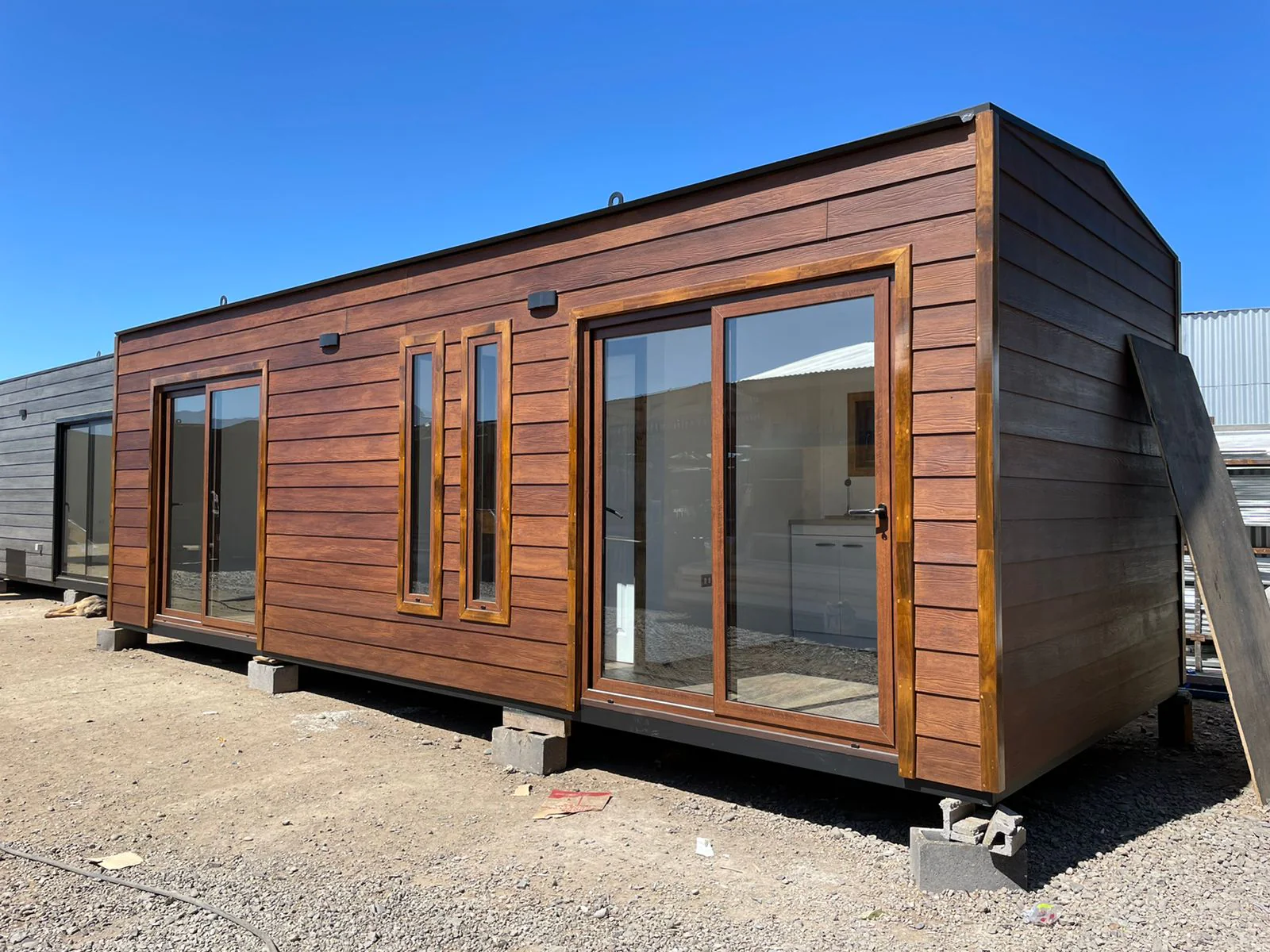 Cabaña Modular Jocsan 8×3 m – Un espacio completo con dormitorio, baño y cocina Cabaña Modular Jocsan 8×3 m – Un espacio completo con dormitorio, baño y cocina